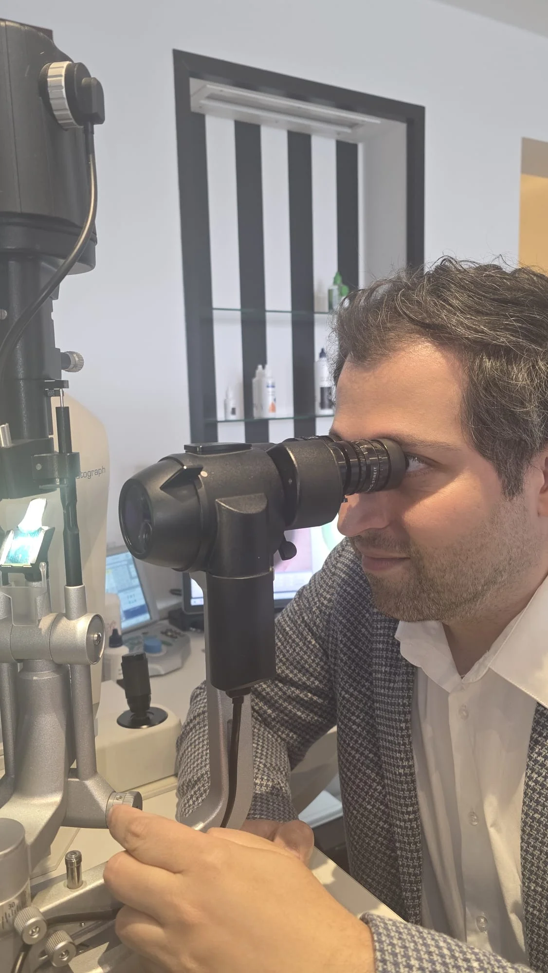 Marten Dawood an der Spaltlampe — Diagnostik für Nachtlinsen & Ortho-K